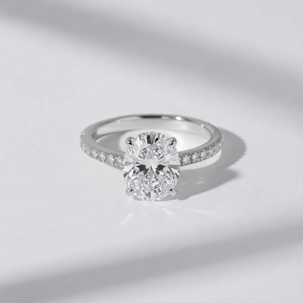 Oval on Pavé Band in 925 Sterling Silver